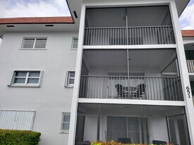651 Pine Dr in Pompano Beach, FL - Building Photo