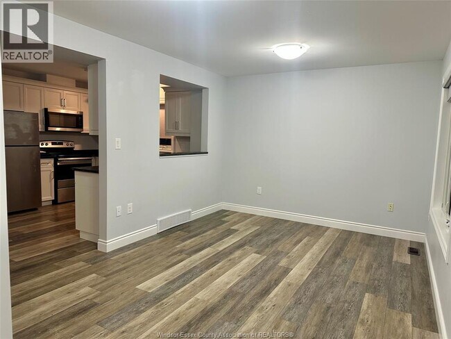 204 Beechwood Dr in Lakeshore, ON - Building Photo - Building Photo