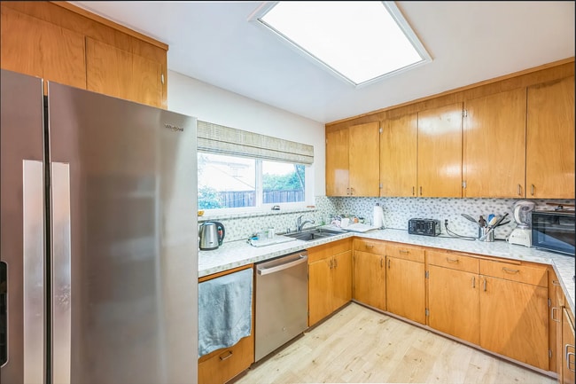 348 Elm Ave in San Bruno, CA - Foto de edificio - Building Photo