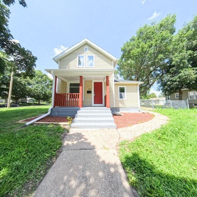 property at 400 E Madison St
