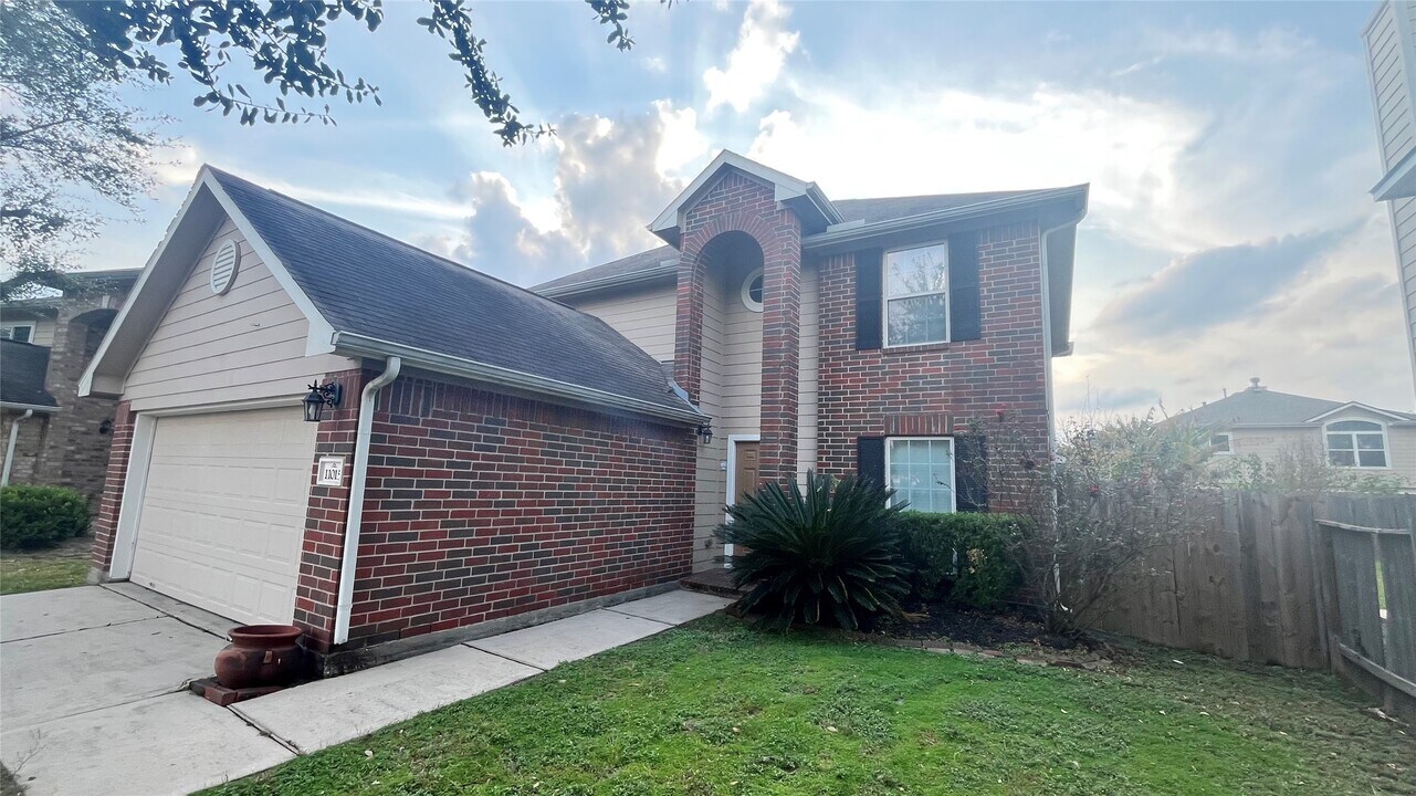11015 Shumard Oak Ct in Houston, TX - Foto de edificio