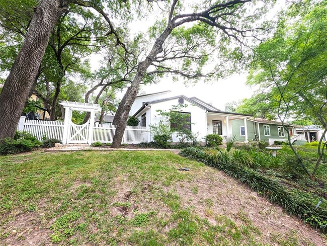 1111 Reagan Terrace in Austin, TX - Building Photo - Building Photo