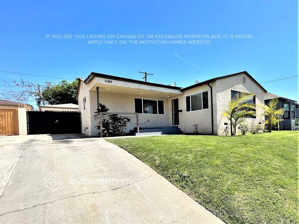 11148 S Wilton Pl in Los Angeles, CA - Building Photo