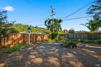2410 Mendota Way in Santa Rosa, CA - Building Photo - Building Photo