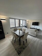 1221 N Dearborn St in Chicago, IL - Building Photo - Building Photo