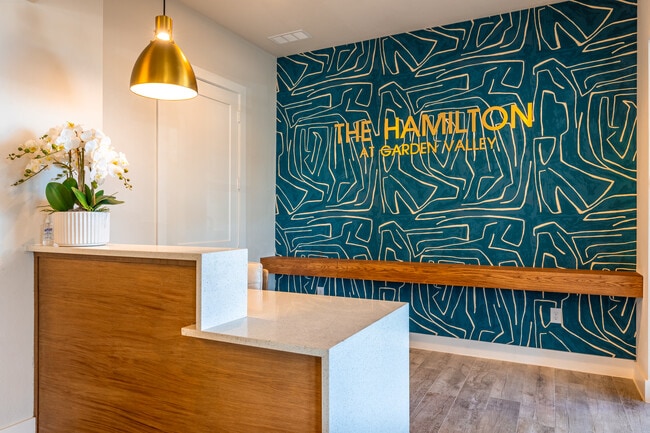 The Hamilton at Garden Valley in Waxahachie, TX - Foto de edificio - Lobby