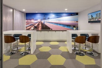 Century Towers in San Jose, CA - Foto de edificio - Building Photo