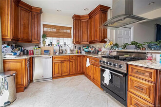 83 Beaumont St, Unit 2 in Fairfield, CT - Building Photo - Building Photo