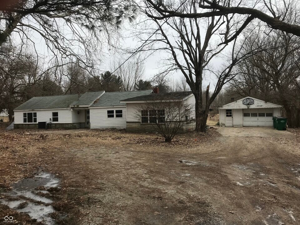 15665 Westfield Blvd in Carmel, IN - Building Photo