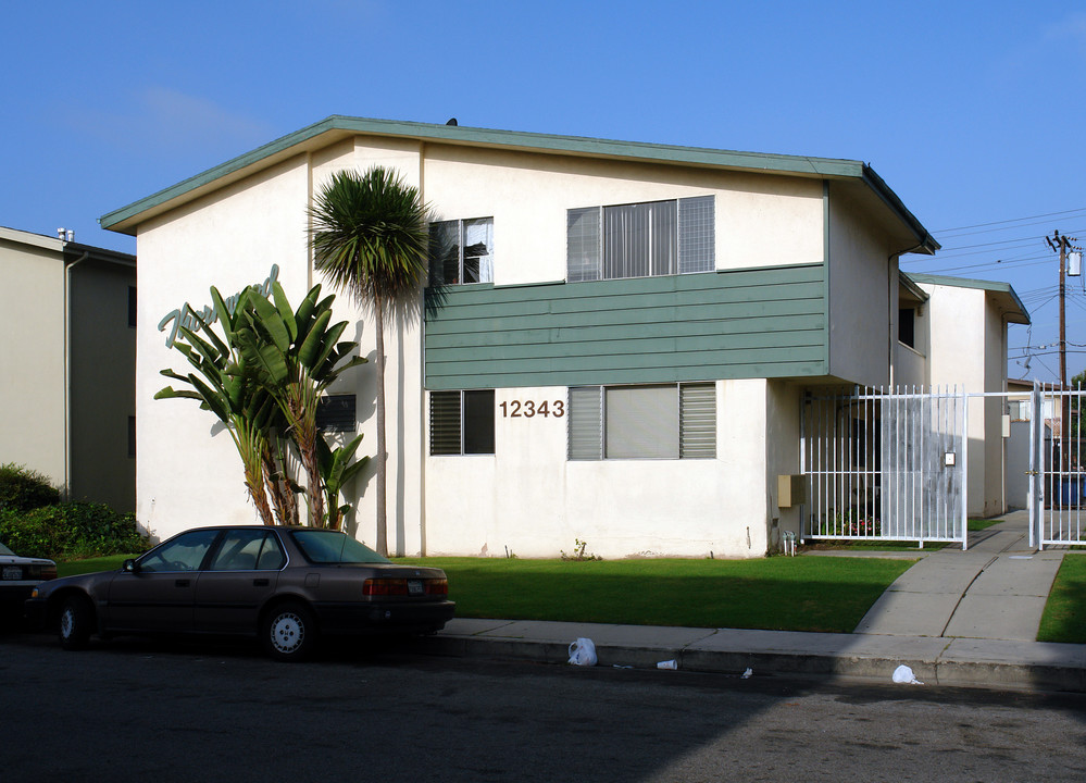 12343 Gale Ave in Hawthorne, CA - Foto de edificio