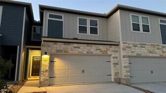 12810 Siena Vlg Ln in Mustang Ridge, TX - Building Photo