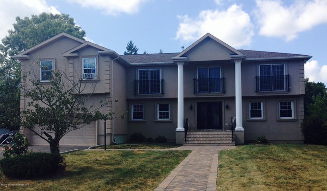 3 Darien Dr