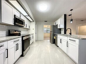 722 W Alamo Dr in Lakeland, FL - Building Photo - Building Photo
