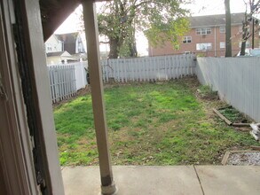 208 Vine St, Unit 1 Floor in Elizabeth, NJ - Building Photo - Building Photo