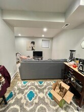 910 W Waveland Ave, Unit G in Chicago, IL - Foto de edificio - Building Photo