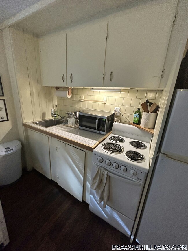 90 Myrtle St in Boston, MA - Building Photo - Building Photo