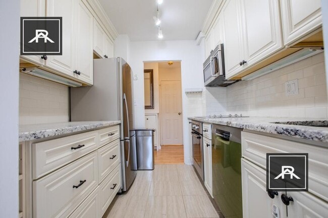 58 Babcock St in Brookline, MA - Building Photo - Building Photo