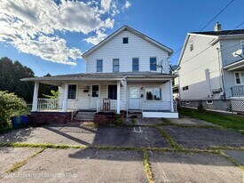 947 Carmalt St in Dickson City, PA - Building Photo
