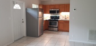 818 Tequesta St, Unit 2 in Fort Lauderdale, FL - Building Photo