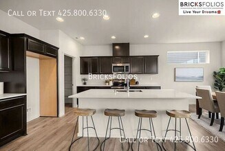8469 32nd Pl NE in Marysville, WA - Foto de edificio - Building Photo
