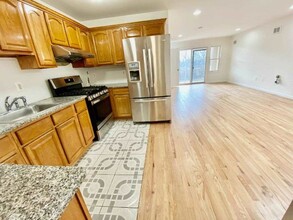 216 Kearney Ave-Unit -1 in Jersey City, NJ - Foto de edificio - Building Photo