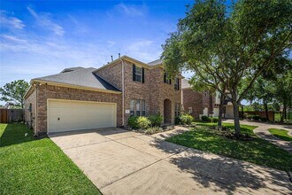 2425 Harbor Chase Dr in Pearland, TX - Building Photo - Building Photo