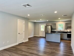 479 Norwich Ave in Colchester, CT - Building Photo - Building Photo
