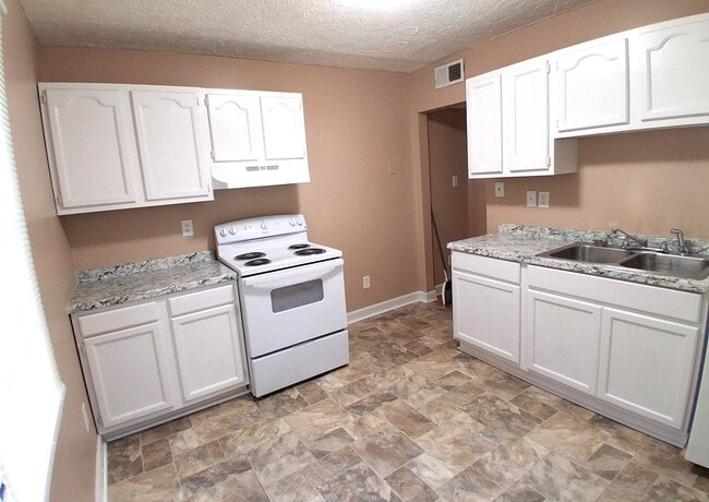 2518 Greenfield Ln in Knoxville, TN - Building Photo - Building Photo