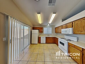 5749 Grand Entries Dr in Las Vegas, NV - Building Photo - Building Photo