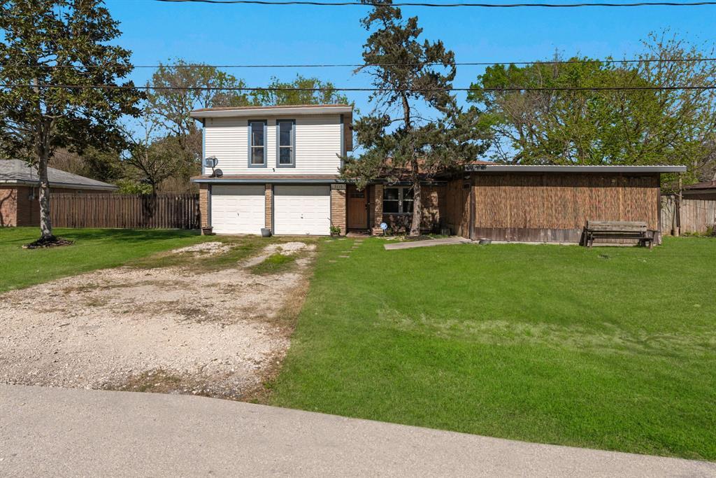 3115 Michael St in Bacliff, TX - Building Photo