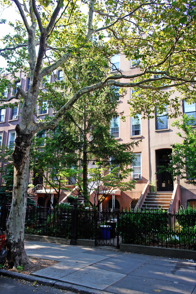 62 1st Pl in Brooklyn, NY - Foto de edificio - Building Photo