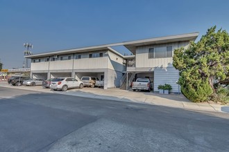 1835 Roselawn Ave in Stockton, CA - Foto de edificio - Building Photo