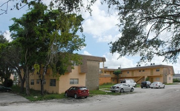 6141 SW 30th St in Miramar, FL - Building Photo - Building Photo