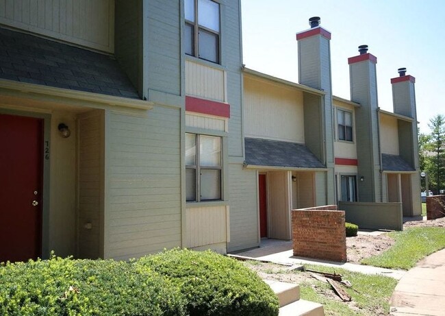 Stonehaven Apartments in Hazelwood, MO - Foto de edificio - Building Photo