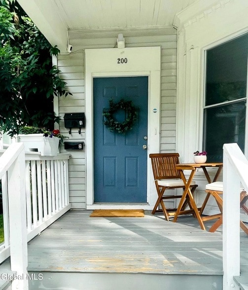 200 Beekman St in Saratoga Springs, NY - Foto de edificio - Building Photo