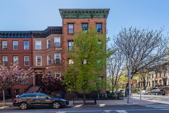 300 Lewis Ave in Brooklyn, NY - Building Photo - Building Photo