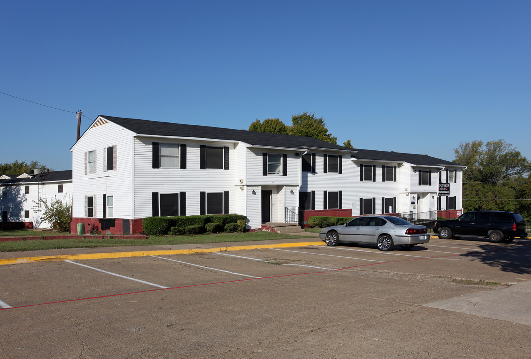 Southern Oaks Apartments in Dallas, TX - Building Photo