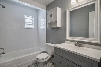 6418 43rd Ave N in Kenneth City, FL - Building Photo - Building Photo