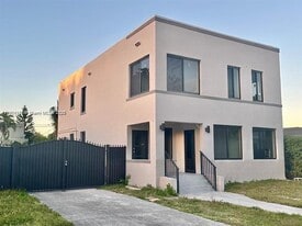 2369 SW 17th Ter in Miami, FL - Building Photo