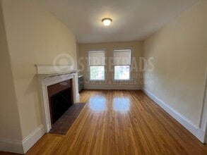 2 Ware St in Cambridge, MA - Foto de edificio - Building Photo