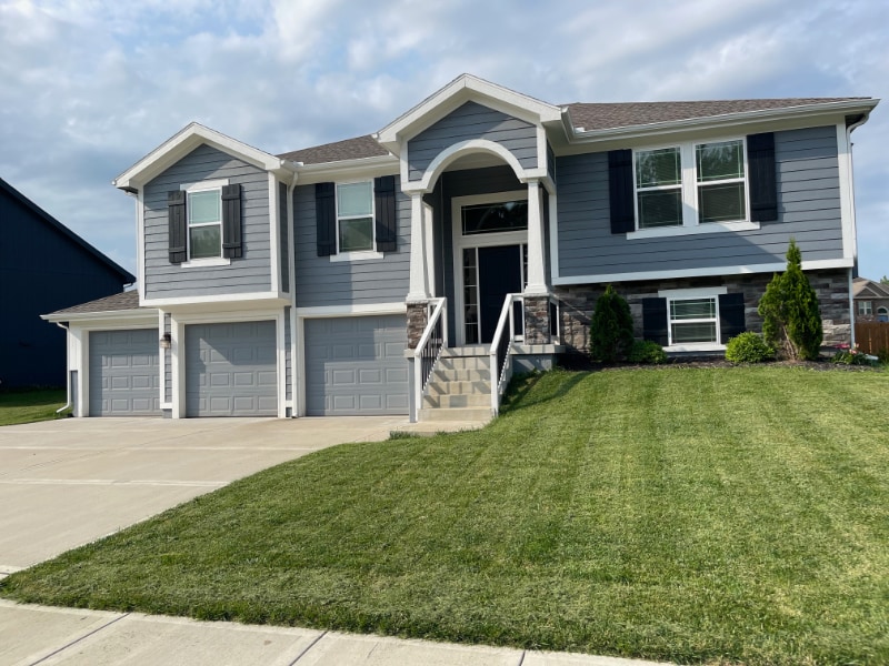 1111 E 14th St in Kearney, MO - Building Photo