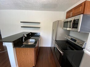 1944 N High St-Unit -6 in Columbus, OH - Building Photo - Building Photo