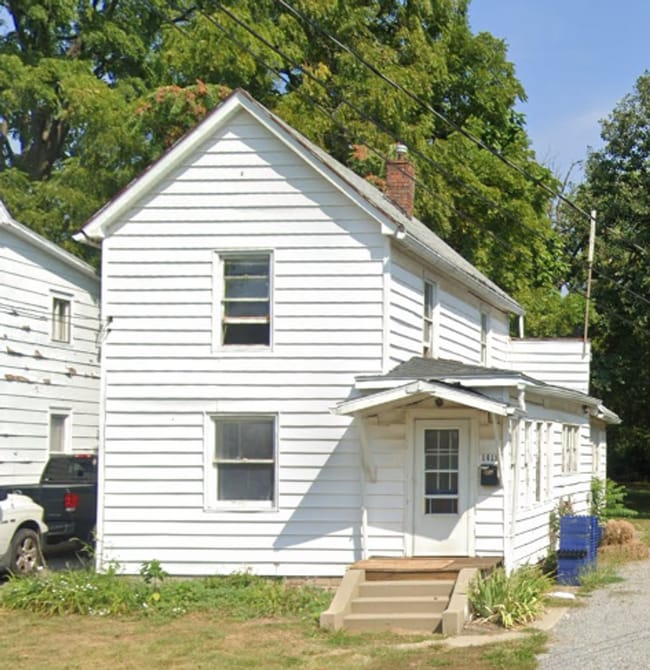 property at 1418 W High St