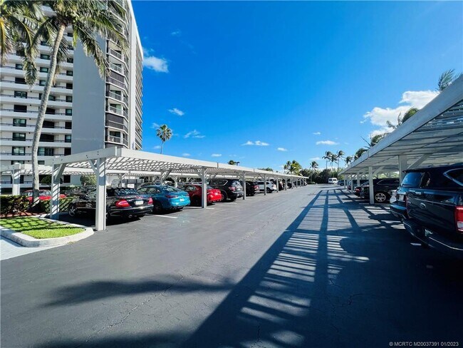 8880 S Ocean Dr in Jensen Beach, FL - Foto de edificio - Building Photo