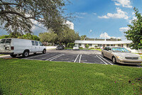 626 Prosperity Farms Rd in North Palm Beach, FL - Building Photo - Building Photo