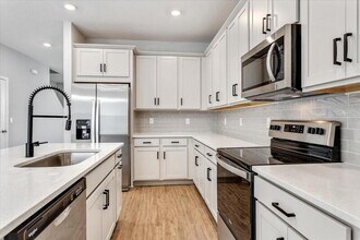 637 Bayhawk St in Debary, FL - Foto de edificio - Building Photo