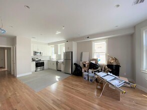 72 Spring St, Unit 3 in Cambridge, MA - Building Photo - Building Photo