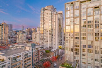 The Peninsula in Vancouver, BC - Building Photo - Building Photo