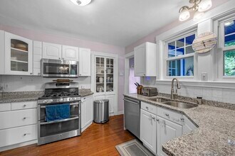 196 Atlantic Ave in Marblehead, MA - Foto de edificio - Building Photo