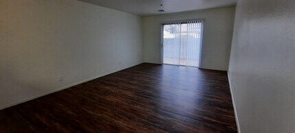 4430 E Van Buren Ave, Unit 102 in Las Vegas, NV - Building Photo - Building Photo